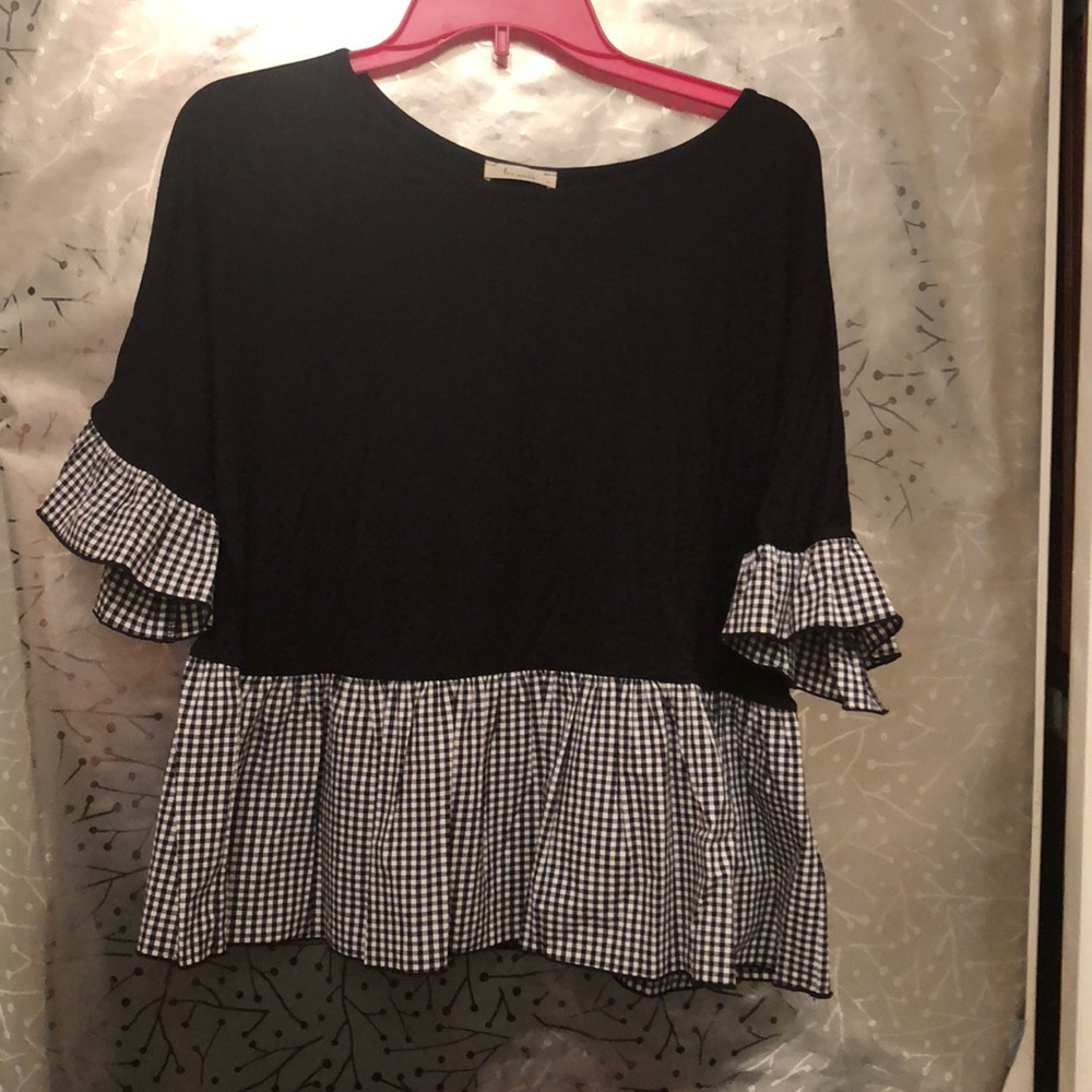 Cute black and white gingham top